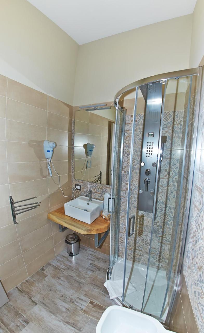 Deluxe Suite with Spa Bath,757158799:JPEG